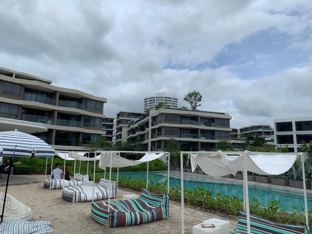 Bazén v ubytování Santorini Khao Takiab Huahin Beach Front nebo v jeho okolí