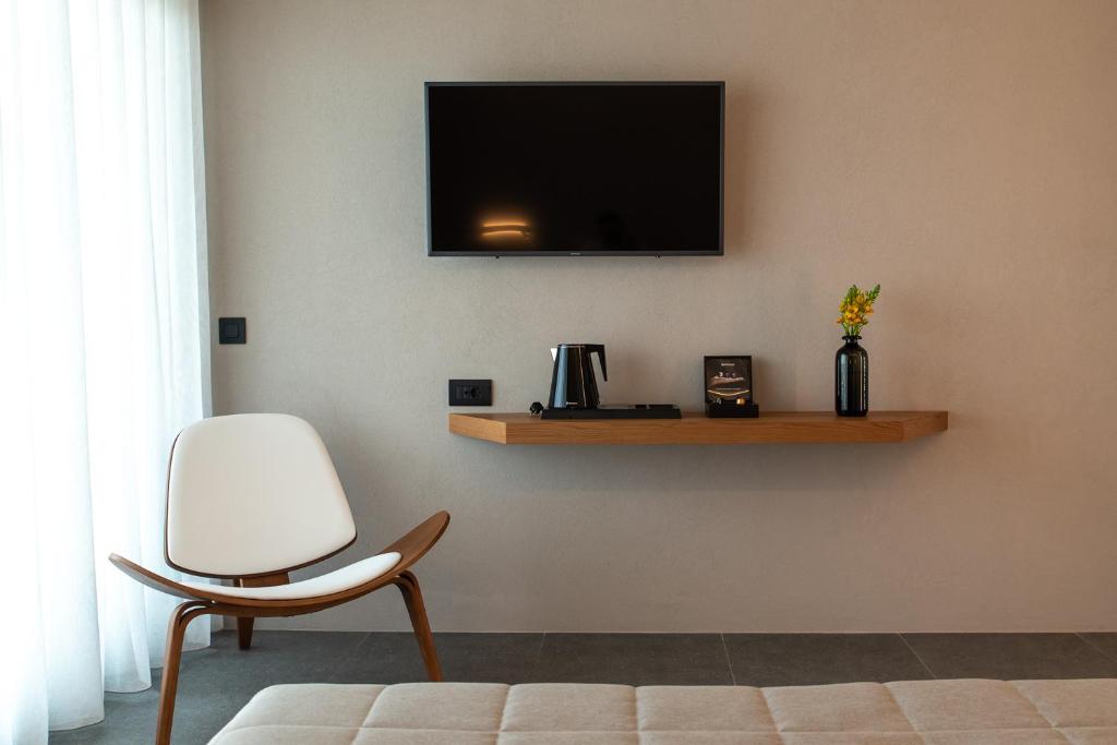 TV a/nebo společenská místnost v ubytování Orion suites