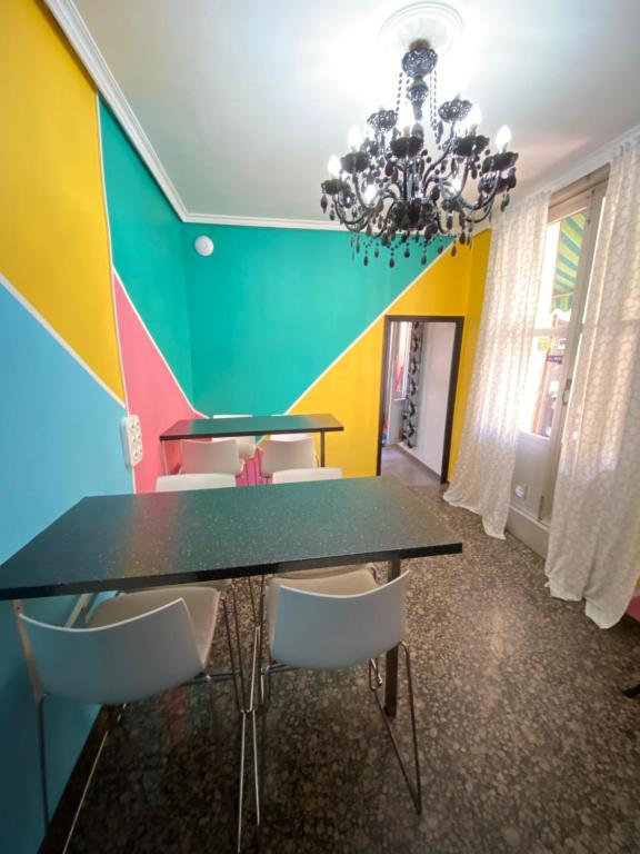 Imagen de la galería de Barbieri Sol Hostel, en Madrid