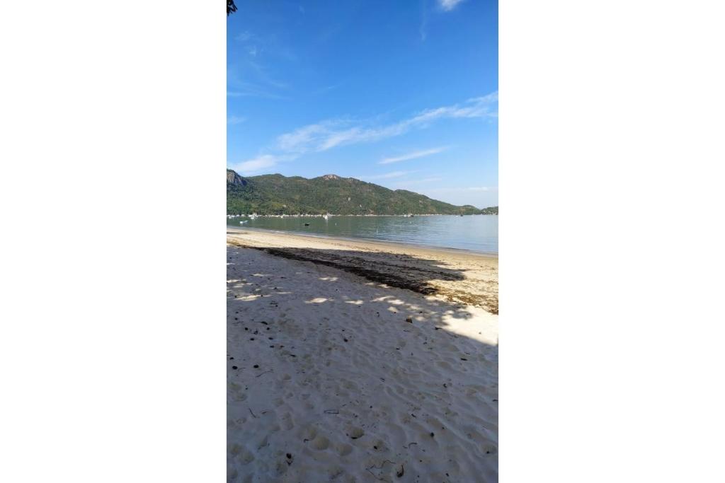  Kitnet Bombinhas (praia de canto Grande) para 4 pessoas