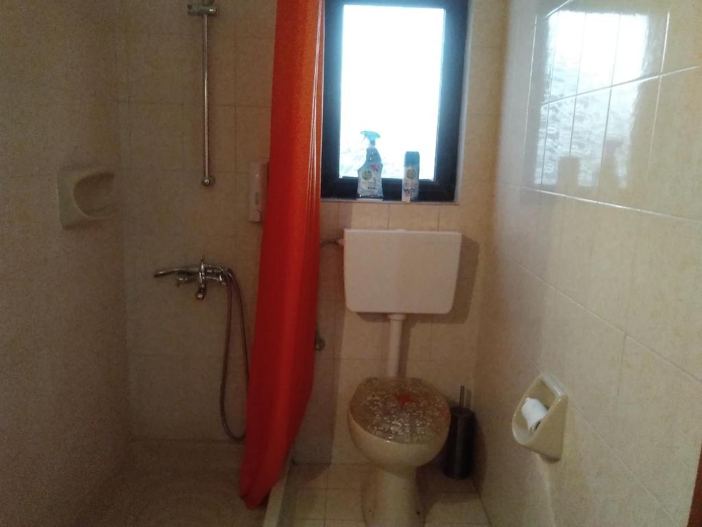 Zdjęcie z galerii obiektu Nancy Rooms w mieście Skala Kallonis