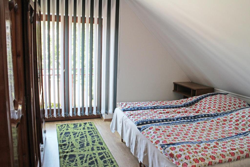 Posteľ alebo postele v izbe v ubytovaní Illés Apartman