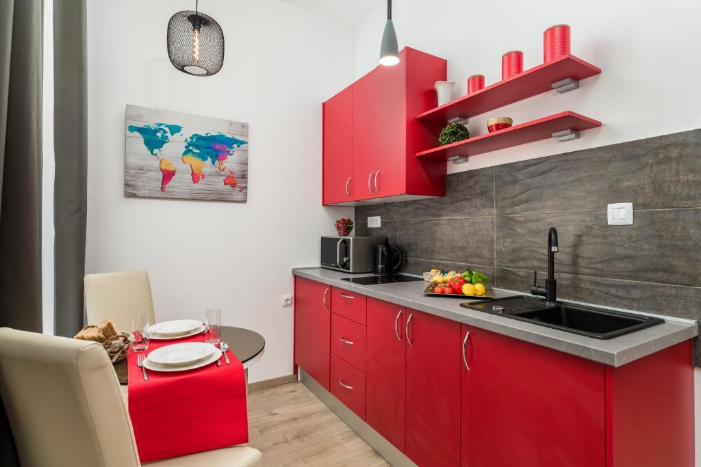 Kuchyň nebo kuchyňský kout v ubytování Quiet Center Apartments