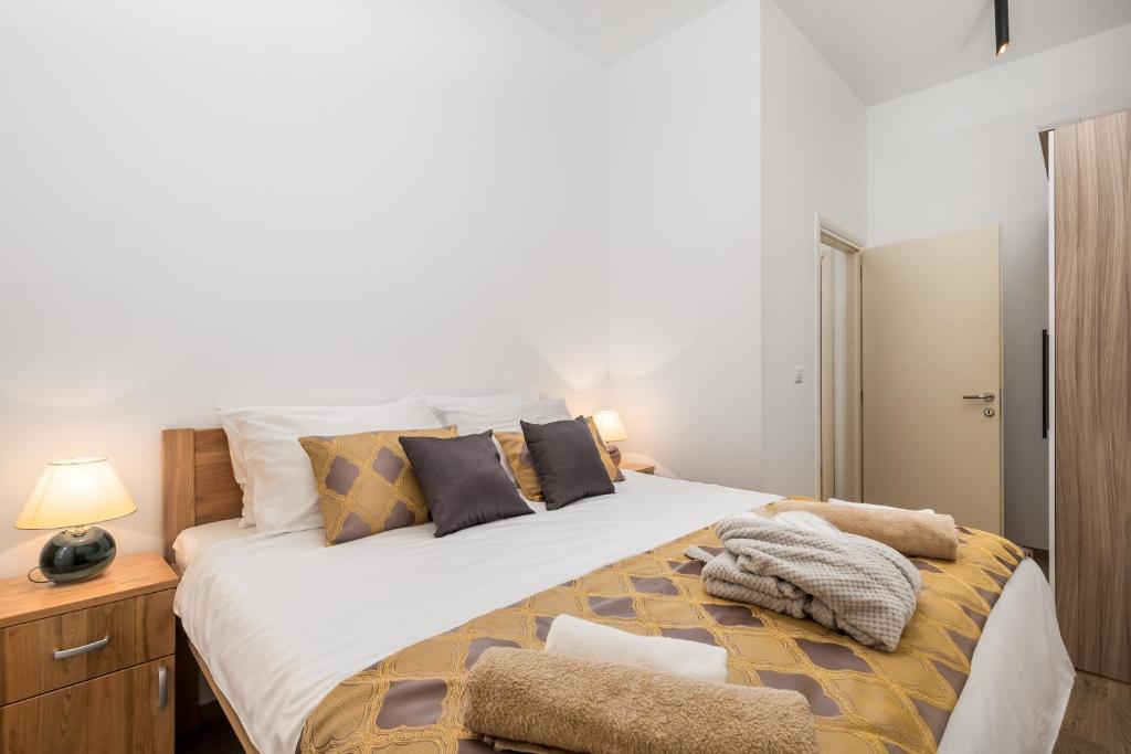 Postel nebo postele na pokoji v ubytování Quiet Center Apartments