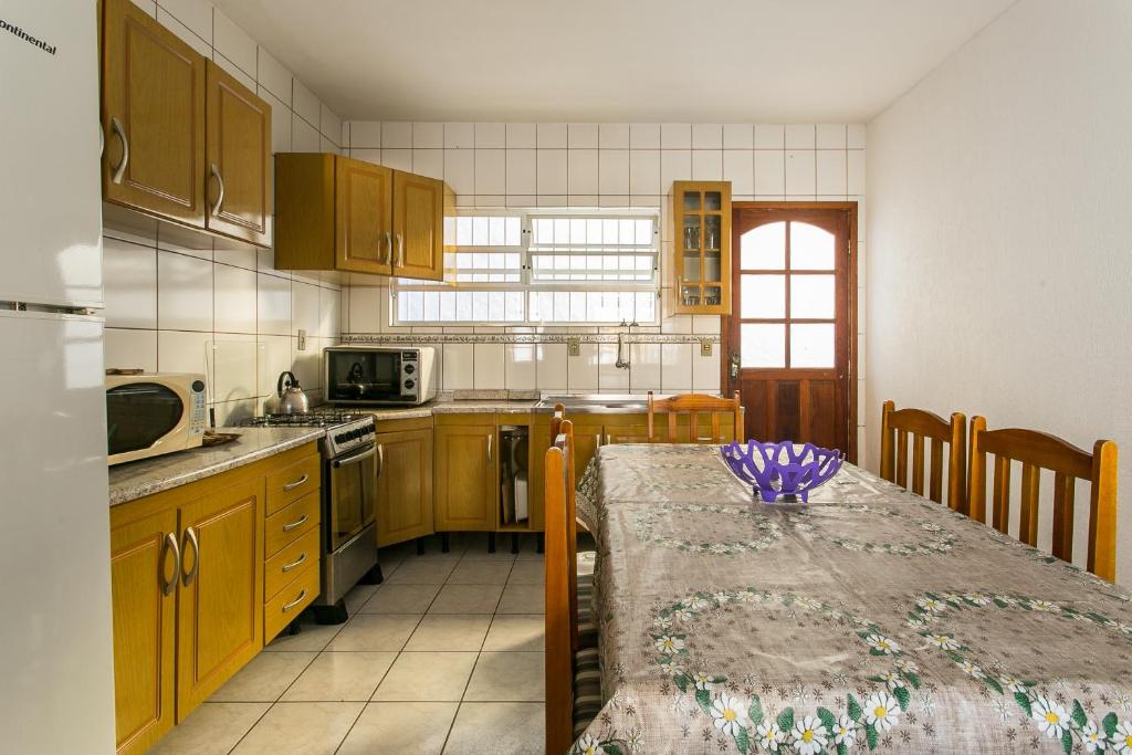  Casa a 250m da praia 3 dormit 2 banheiros