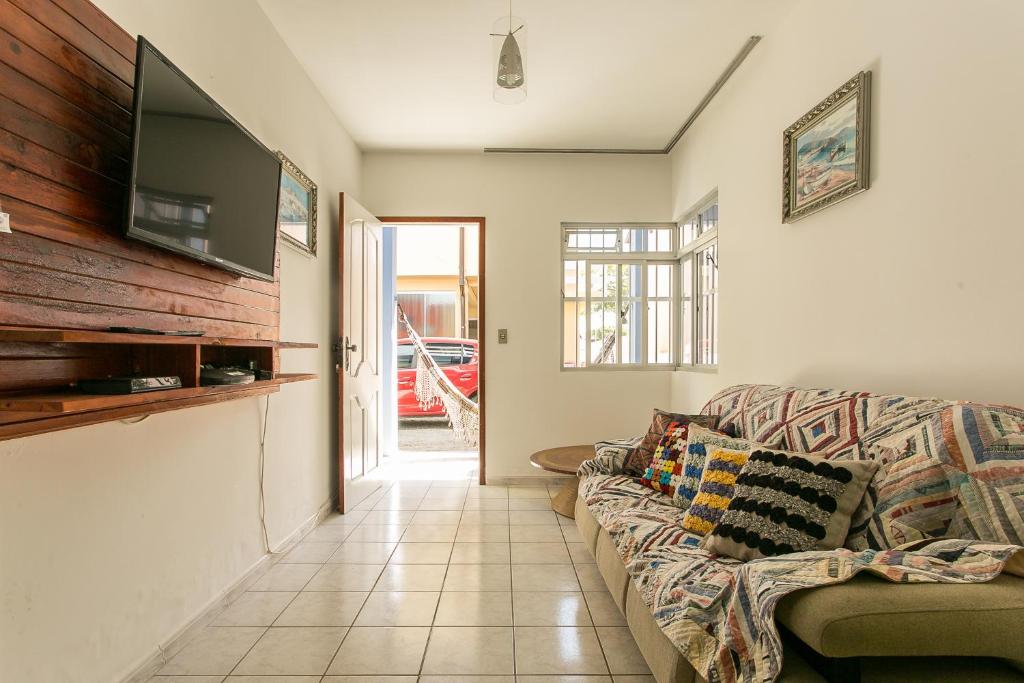  Casa a 250m da praia 3 dormit 2 banheiros