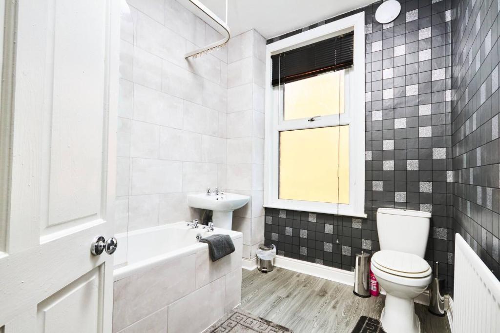 5 minutes from Leeds City Centre - Parking