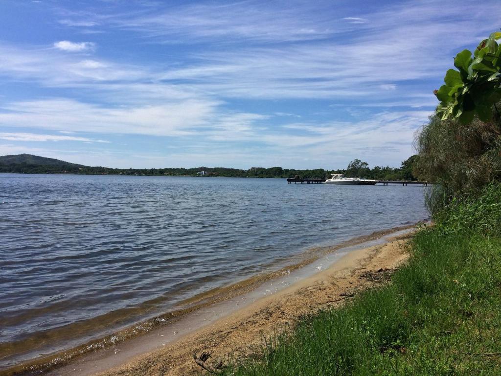  Casa 3 suítes de frente p/ Lagoa da Conceição