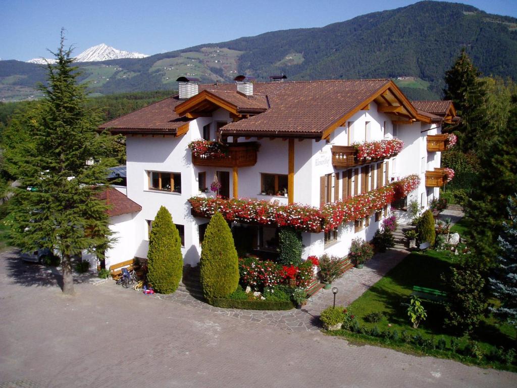 a house with flowers on the side of it at Residence Klementhof in Natz-Schabs