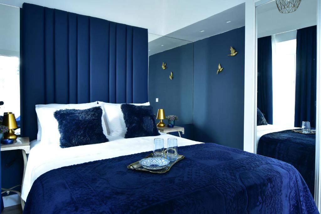 Queen Apartment, in the heart of Corfu Historical Old Town Center!