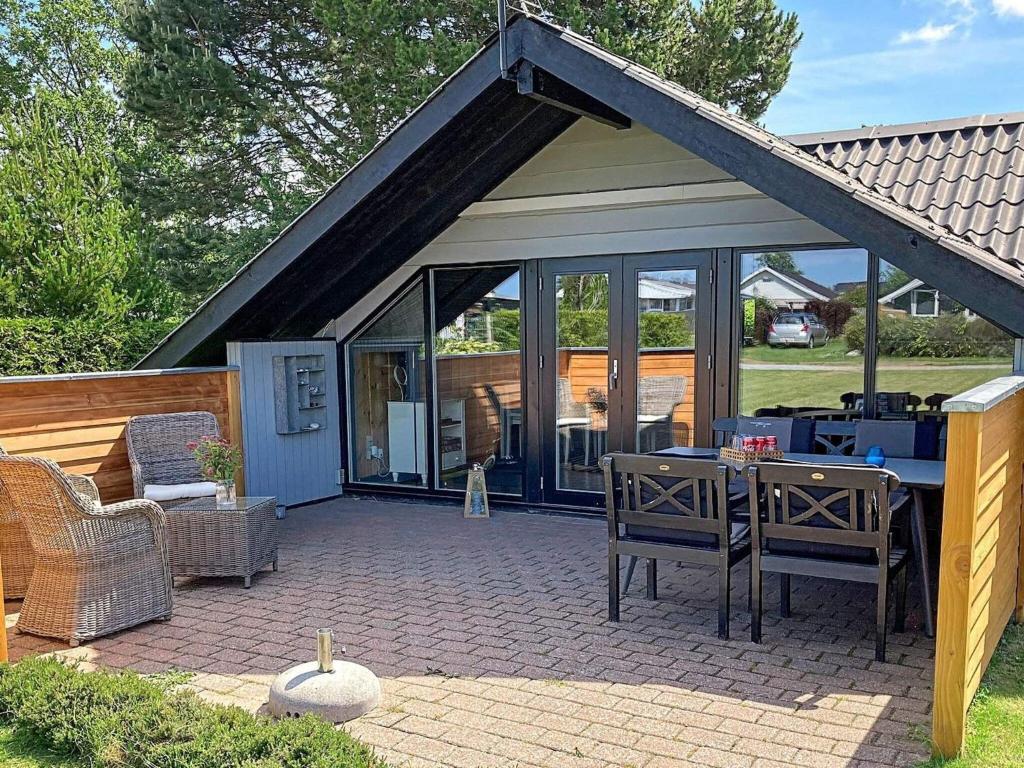 Patio nebo venkovní prostory v ubytování Three-Bedroom Holiday home in Otterup 9