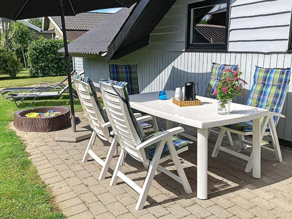 Zahrada ubytování Three-Bedroom Holiday home in Otterup 9