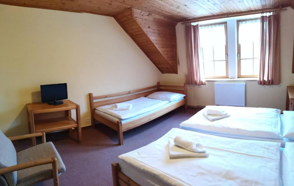Postel nebo postele na pokoji v ubytování hotel ZLATÝ POTOK