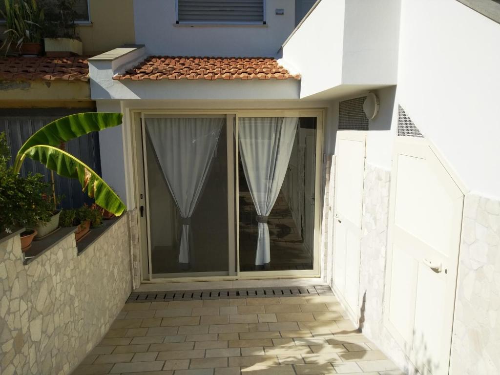 Balkón alebo terasa v ubytovaní ORISTANO CAMERA ARANCIO max 3pers,BAGNO,USO CUCINA
