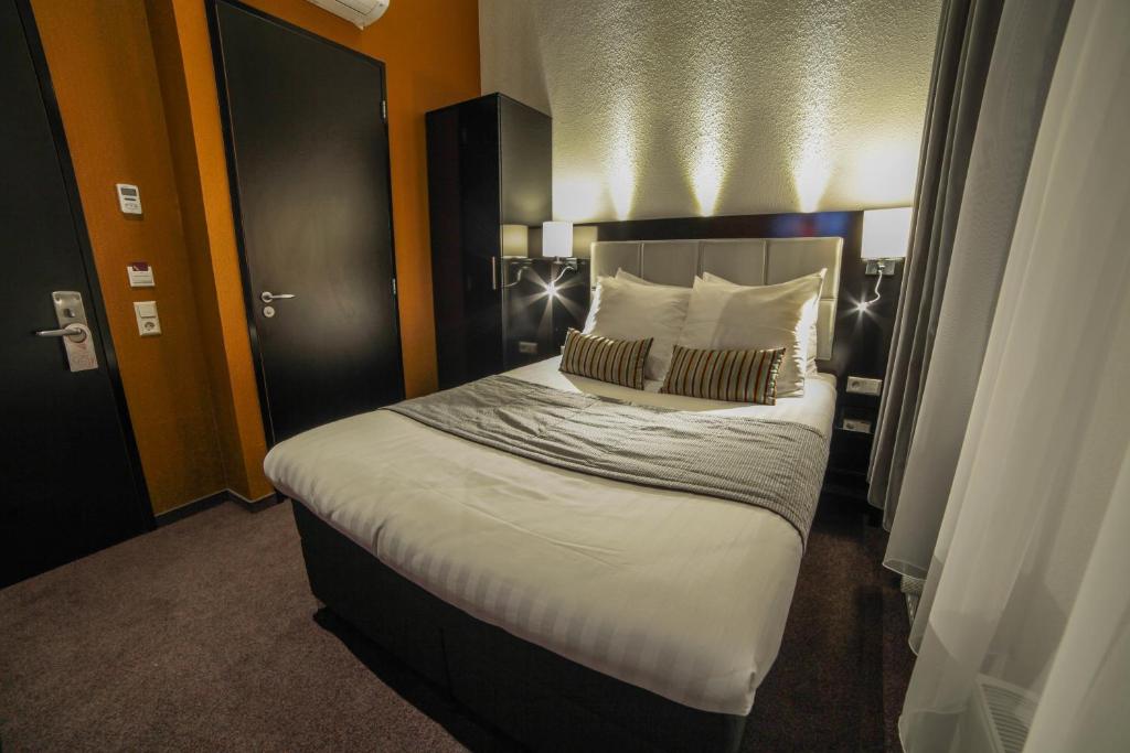 
Double Room Limited View
