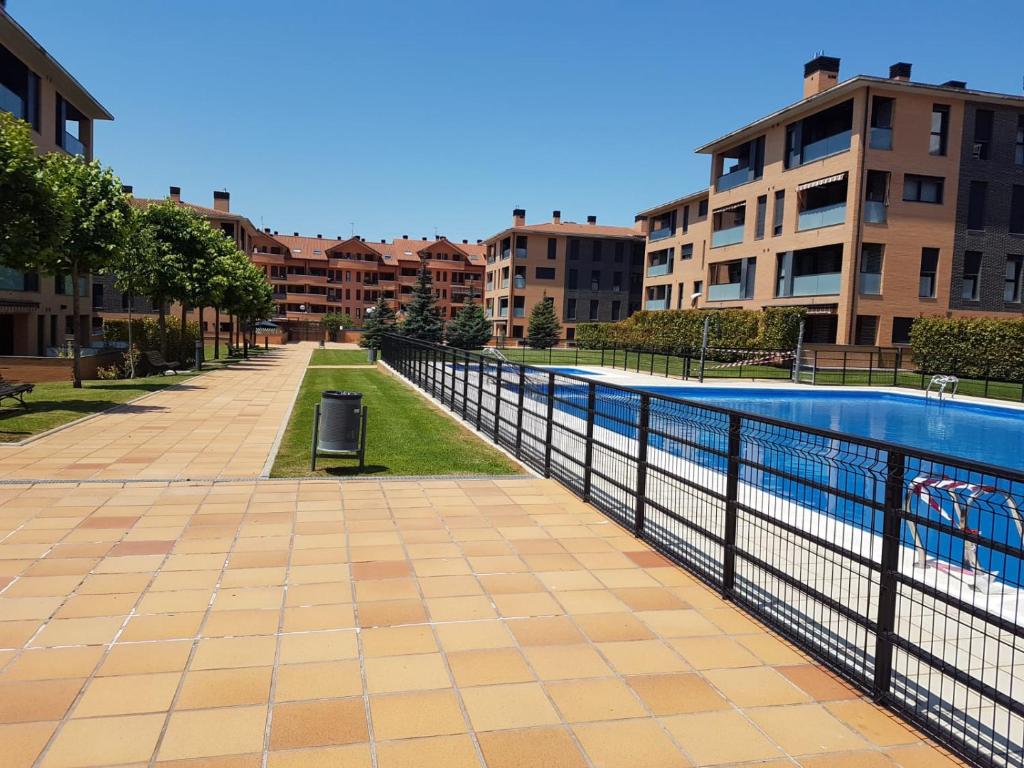 The swimming pool at or close to Apartamento Vive Jaca