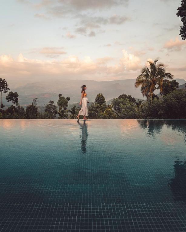 Bazén v ubytování Aarunya Nature Resort - Kandy nebo v jeho okolí
