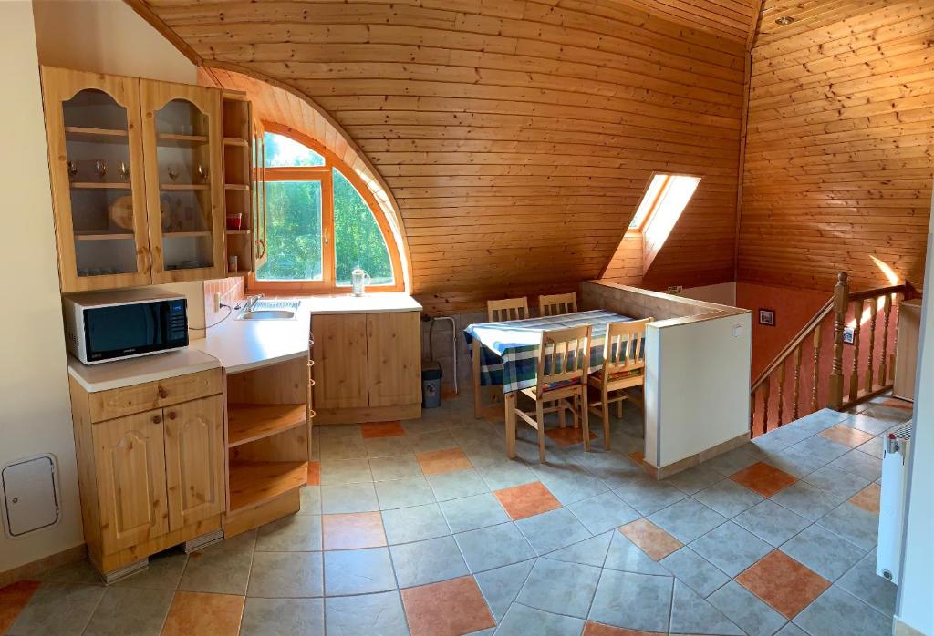 Kuchyňa alebo kuchynka v ubytovaní House4U