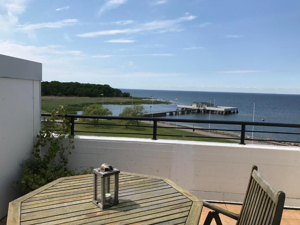 a balcony with a table and a view of the ocean at Takvåning-Borgholm in Borgholm