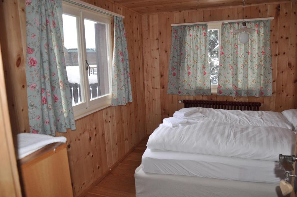 Postel nebo postele na pokoji v ubytování Chalet Speciale - Celerina
