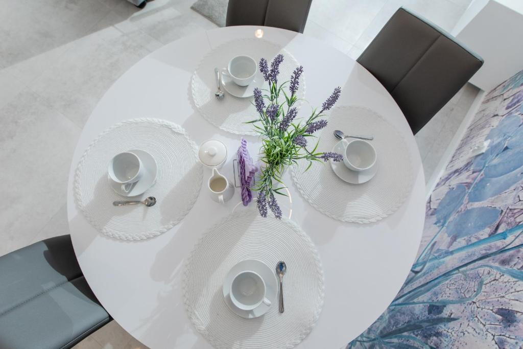 Zdjęcie z galerii obiektu Apartament LAWENDOWY Gardenia Dziwnów z widokiem na morze EPapartamenty w Dziwnowie