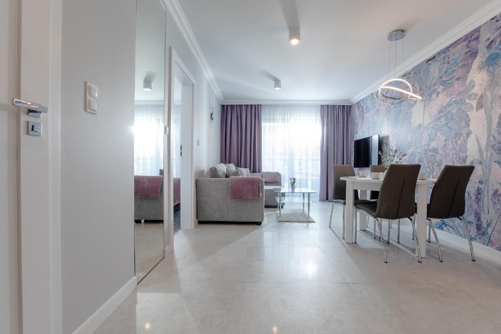 Zdjęcie z galerii obiektu Apartament LAWENDOWY Gardenia Dziwnów z widokiem na morze EPapartamenty w Dziwnowie