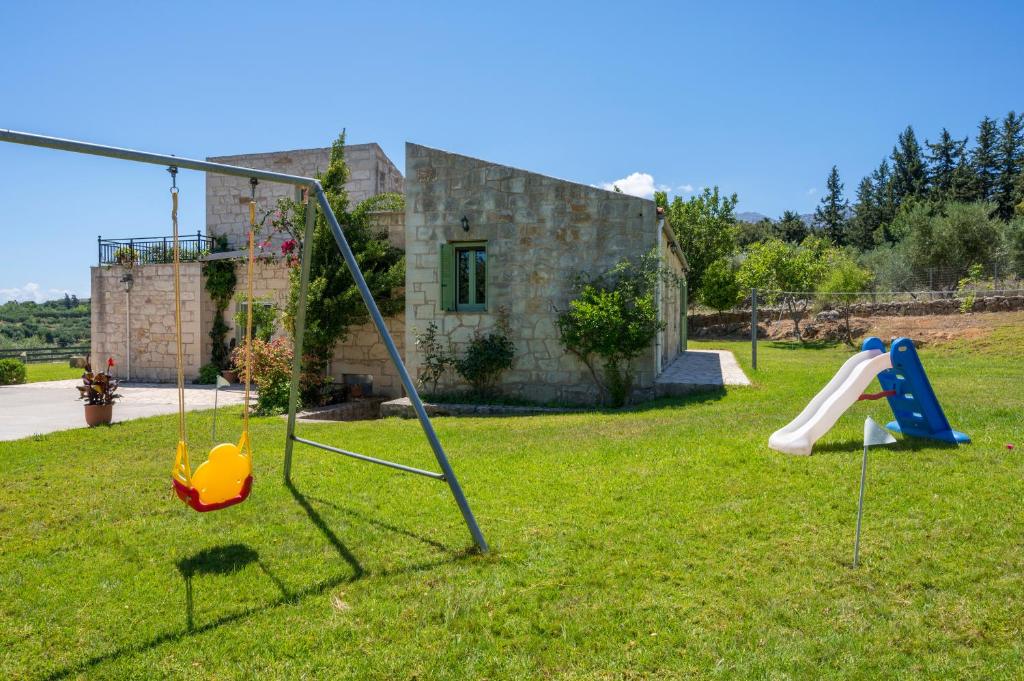 Herní místnost nebo prostor pro děti v ubytování BOUTIQUE VILLA PETRA AMANDA Heated pool optional
