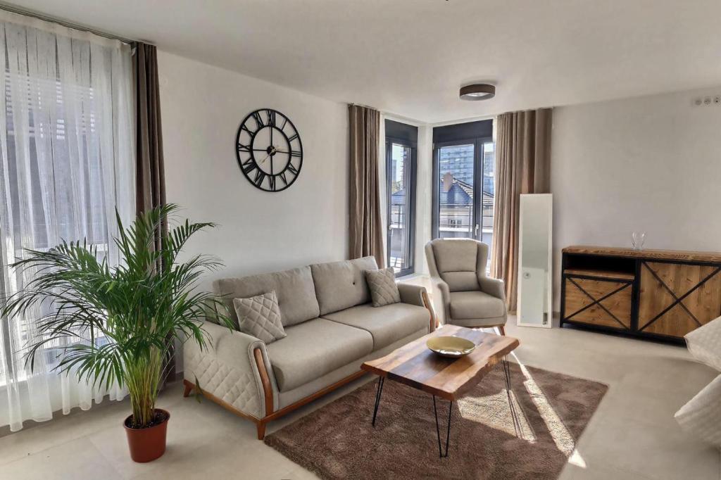 a living room with a couch and a table at KRésidence Appartement Neuf Saint-Louis in Saint-Louis