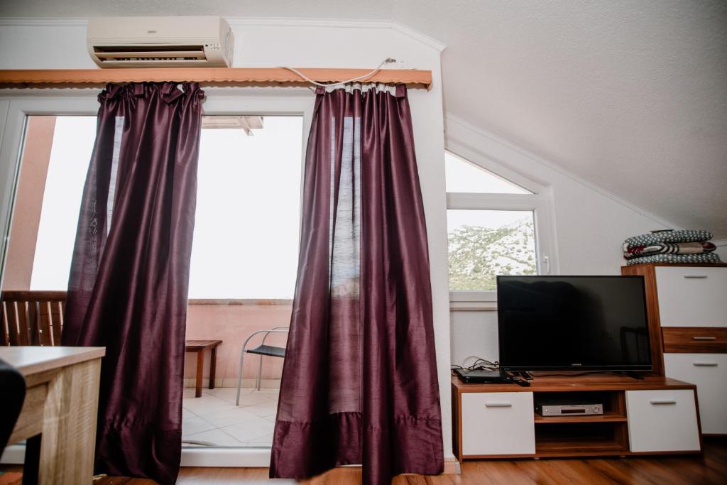 TV a/nebo společenská místnost v ubytování Apartmens Leona