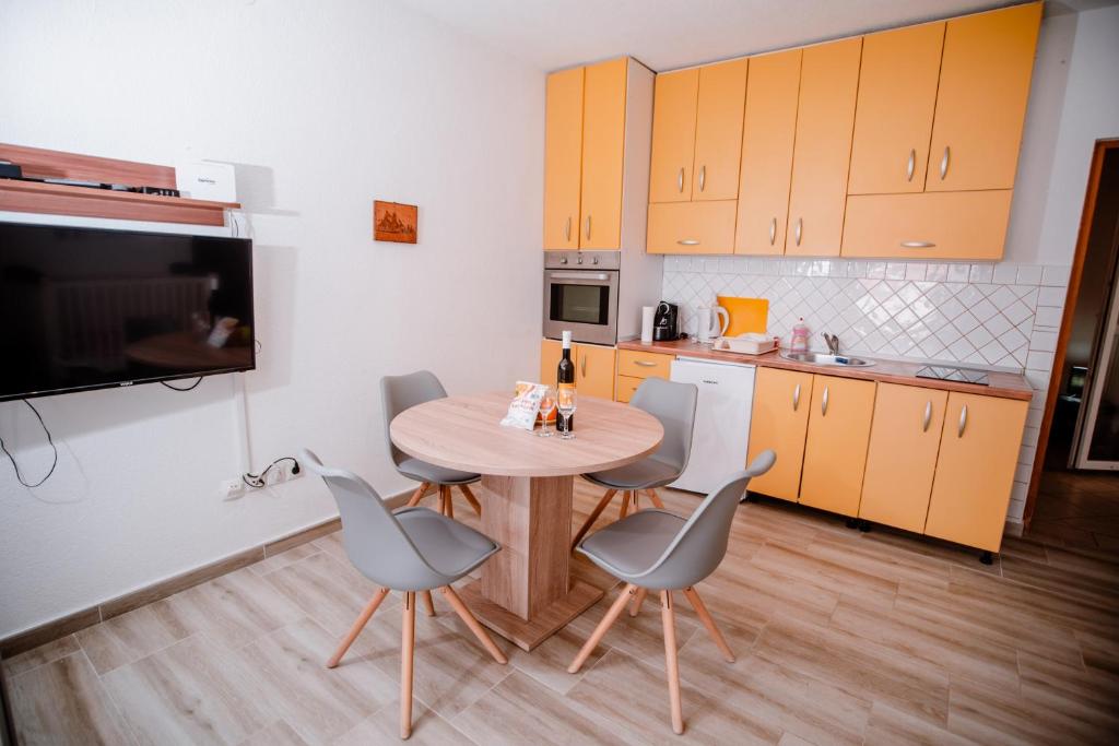 Kuchyň nebo kuchyňský kout v ubytování Apartmens Leona