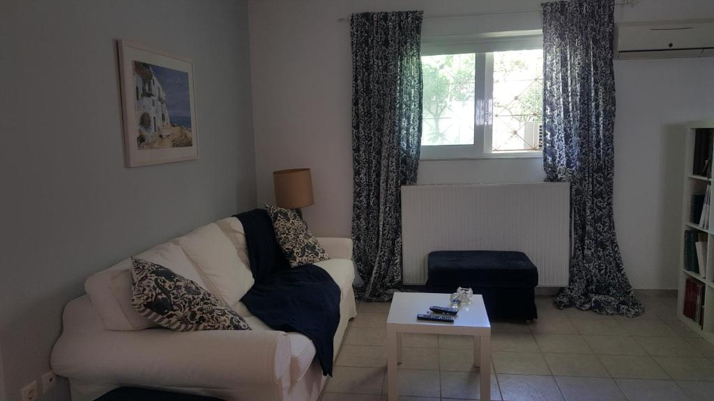 Joan's airport apartment - 6