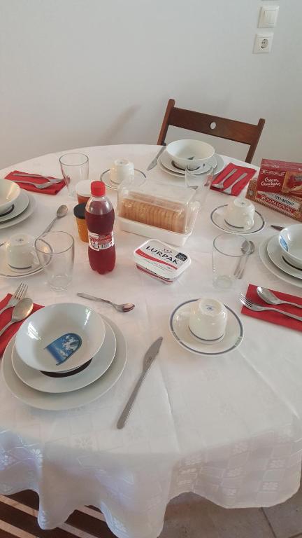 Joan's airport apartment - 15