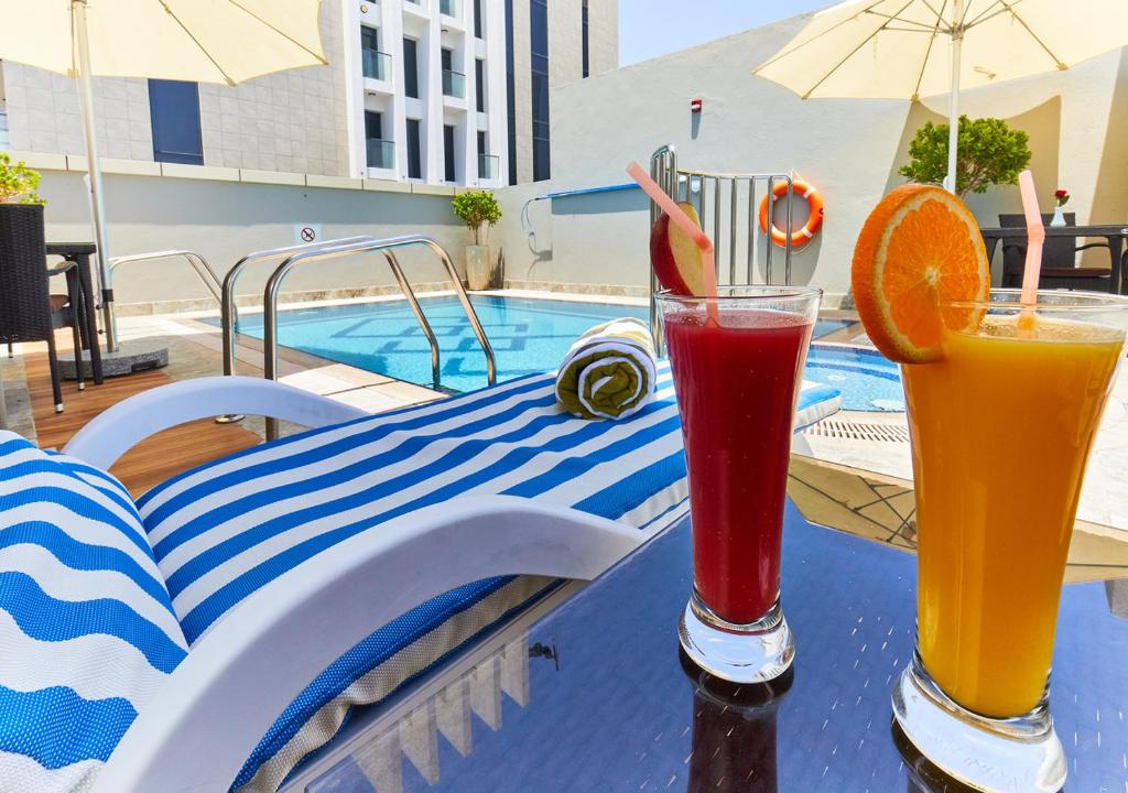 Bazén v ubytování Rose Plaza Hotel Al Barsha nebo v jeho okolí