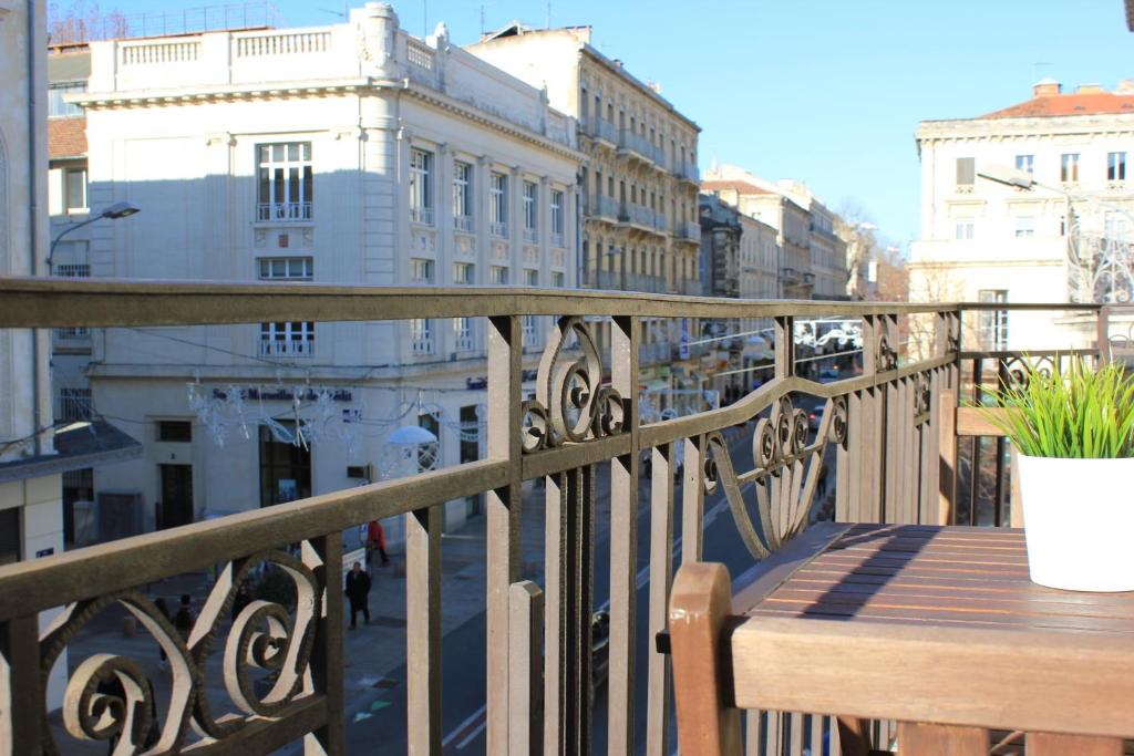 Balkón nebo terasa v ubytování UXCO République
