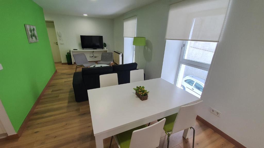 a living room with a white table and a couch at Piso en el centro para 4 personas - Plaza Amboage - WIFI in Ferrol