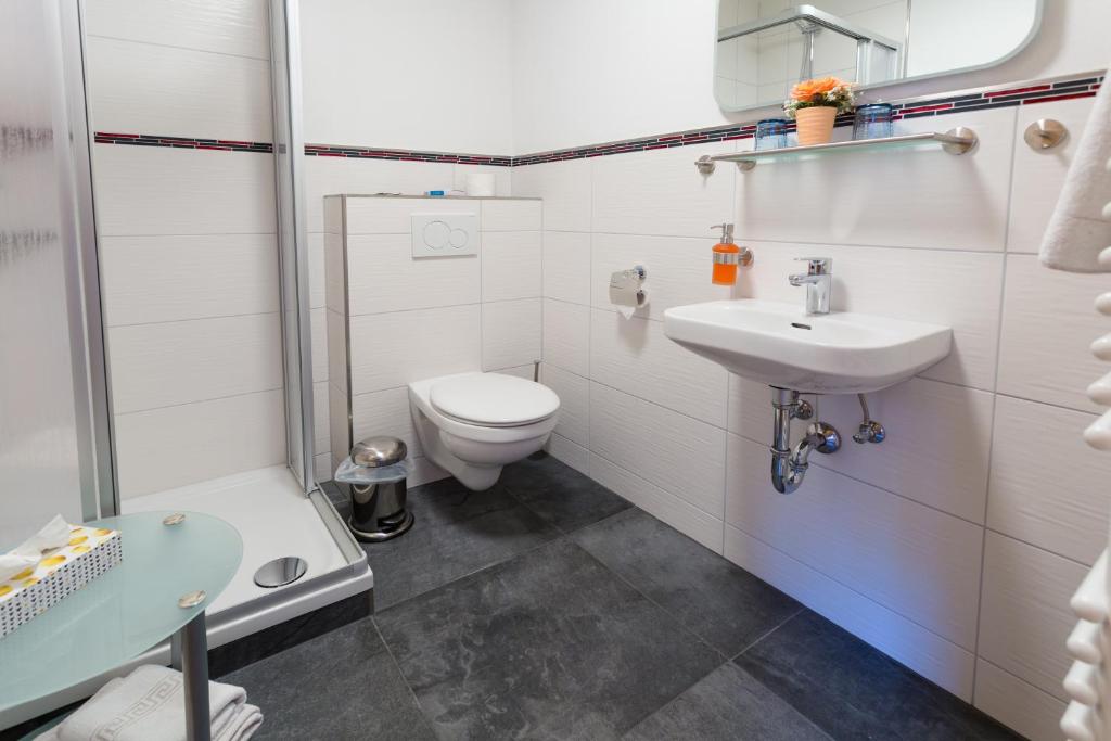 Koupelna v ubytování Hotel & Ferienwohnungen Bohlenblick