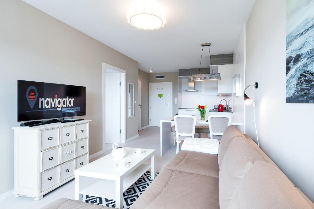 Televízia a/alebo spoločenská miestnosť v ubytovaní Apartamenty NAVIGATOR-PORT VIEW