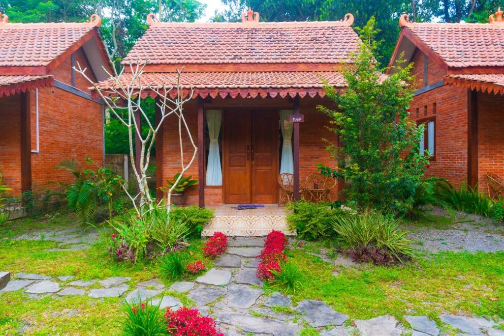 Un jardín fuera de Villa Mak Cik