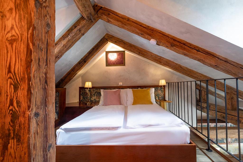 Miss Sophie's Charles Bridge - 10