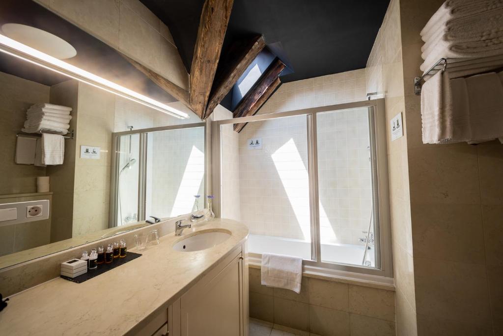 Miss Sophie's Charles Bridge - Resim 43