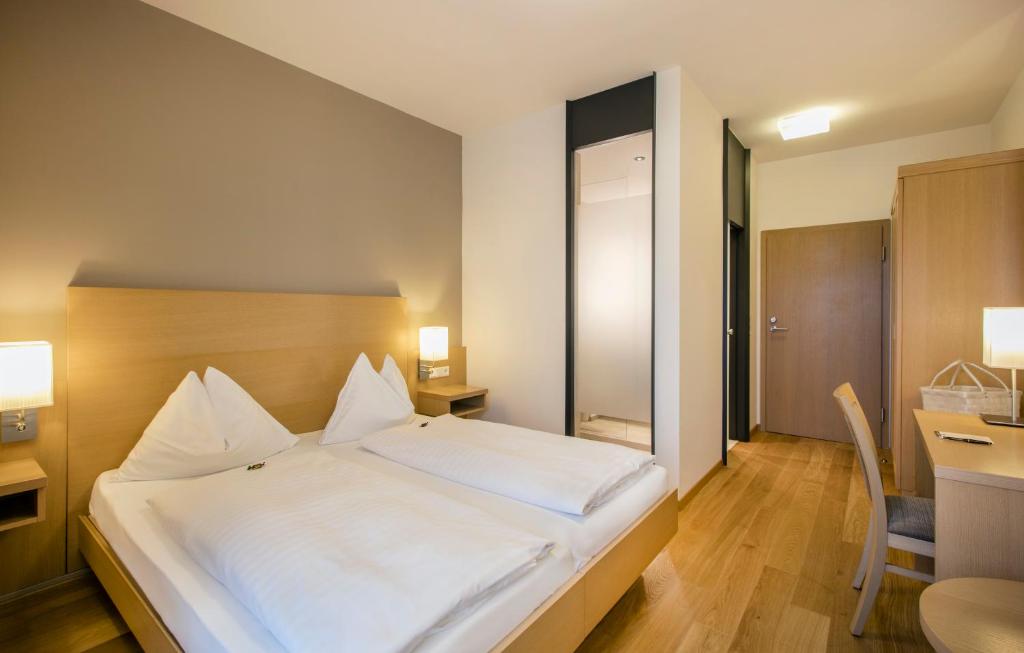 Postel nebo postele na pokoji v ubytování Vital-Hotel-Styria