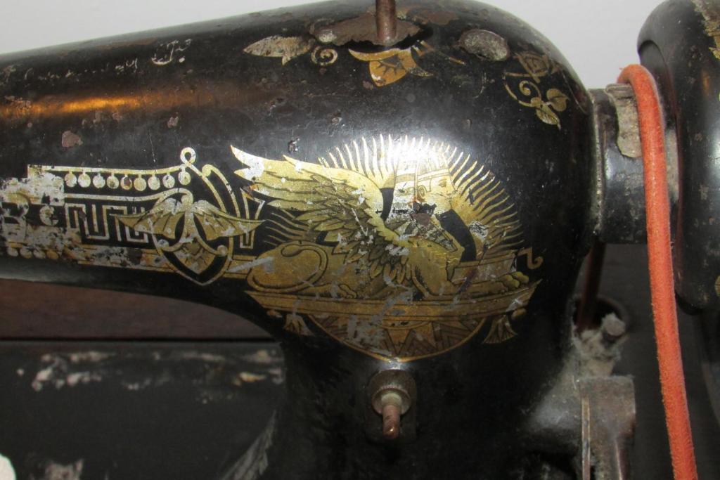 an old black sewing machine with an eagle on it at Guesthouse City Center in Bari