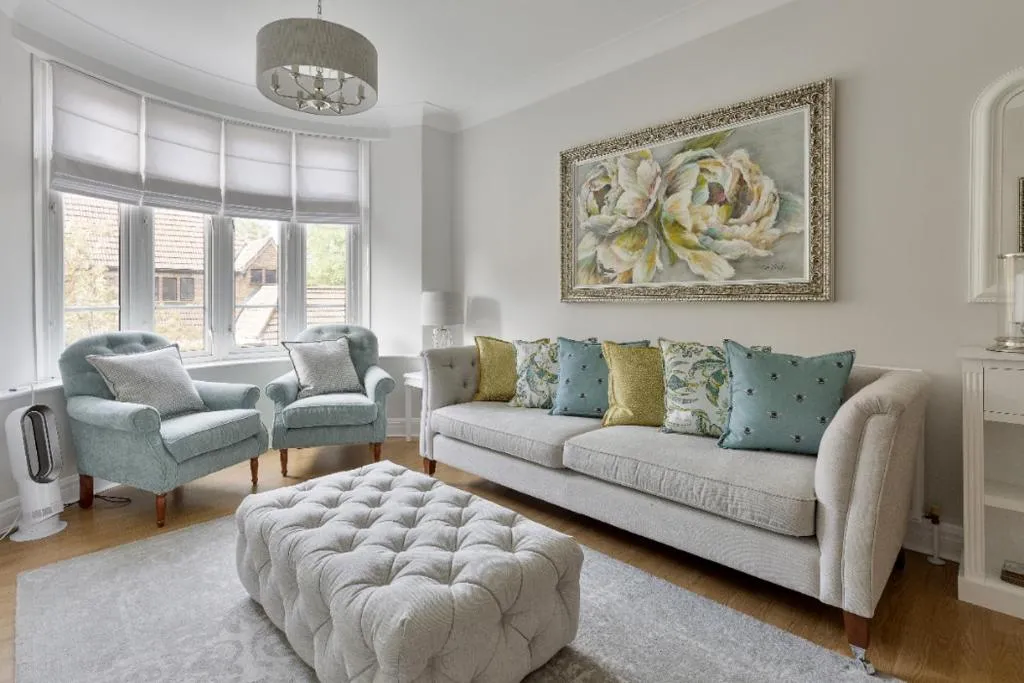 Modern apartment on the edge of Bishops Park, Londra, Marea Britanie