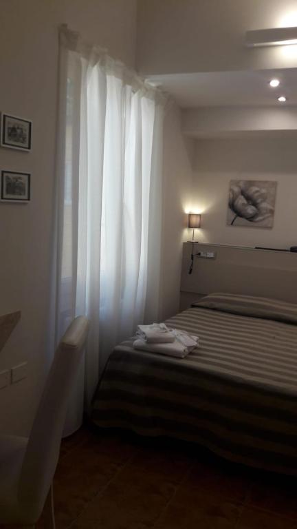 Postel nebo postele na pokoji v ubytování Hotel Alinari