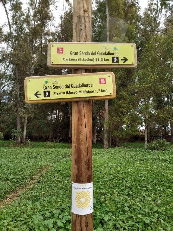Certyfikat, podpis lub inny dokument wystawiony w obiekcie Home Benitez Pizarra