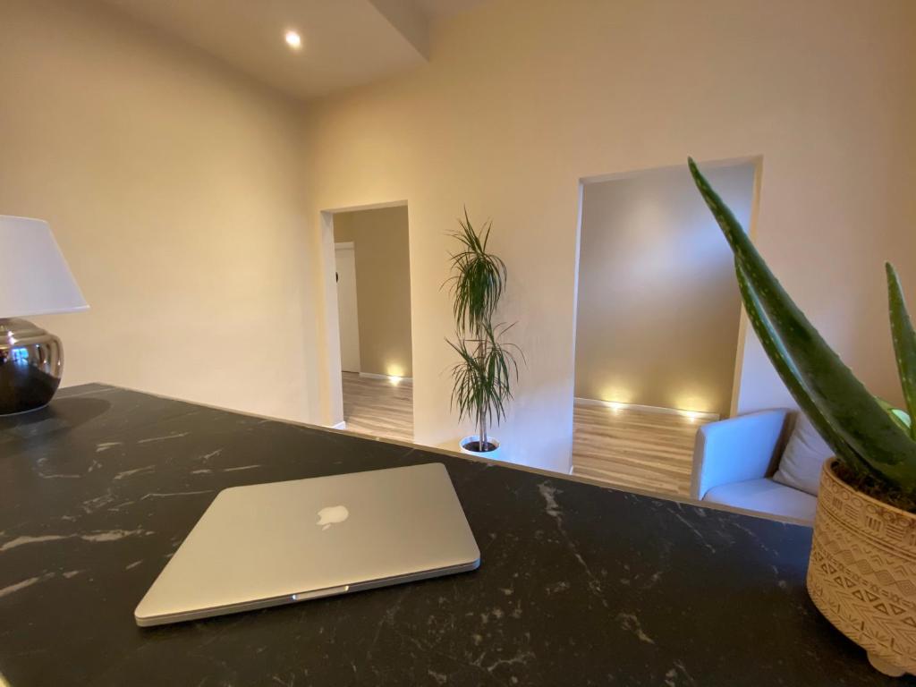Televízia a/alebo spoločenská miestnosť v ubytovaní Harmony House Prestige