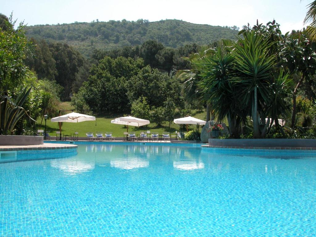 Bazén v ubytování Hotel Porto Pirgos nebo v jeho okolí
