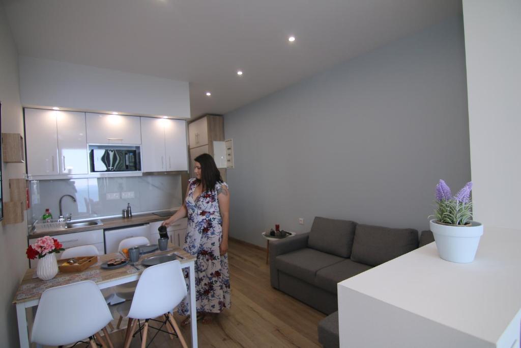 Kuchyň nebo kuchyňský kout v ubytování Lakones Deluxe Suites A