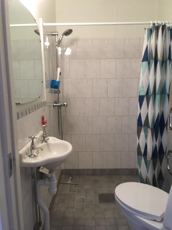 Koupelna v ubytování Sveriges minsta Hotell! Hôtel Gruyère