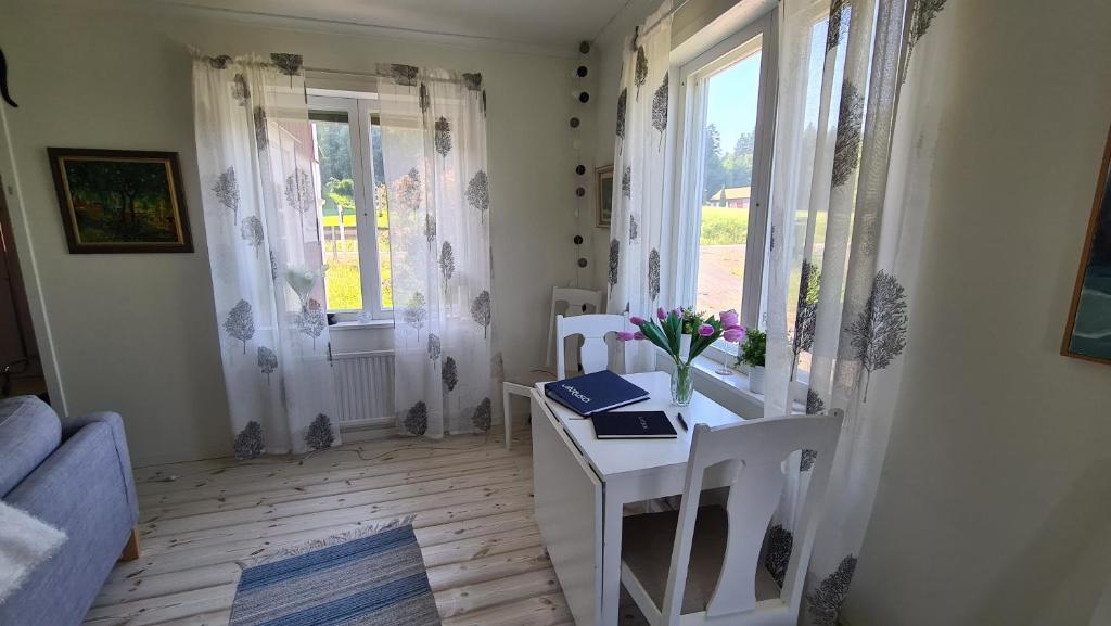 Posezení v ubytování Symaskinshuset Järvsö